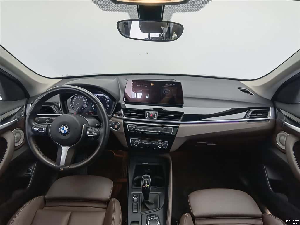 BMW X1, 2022 все фото