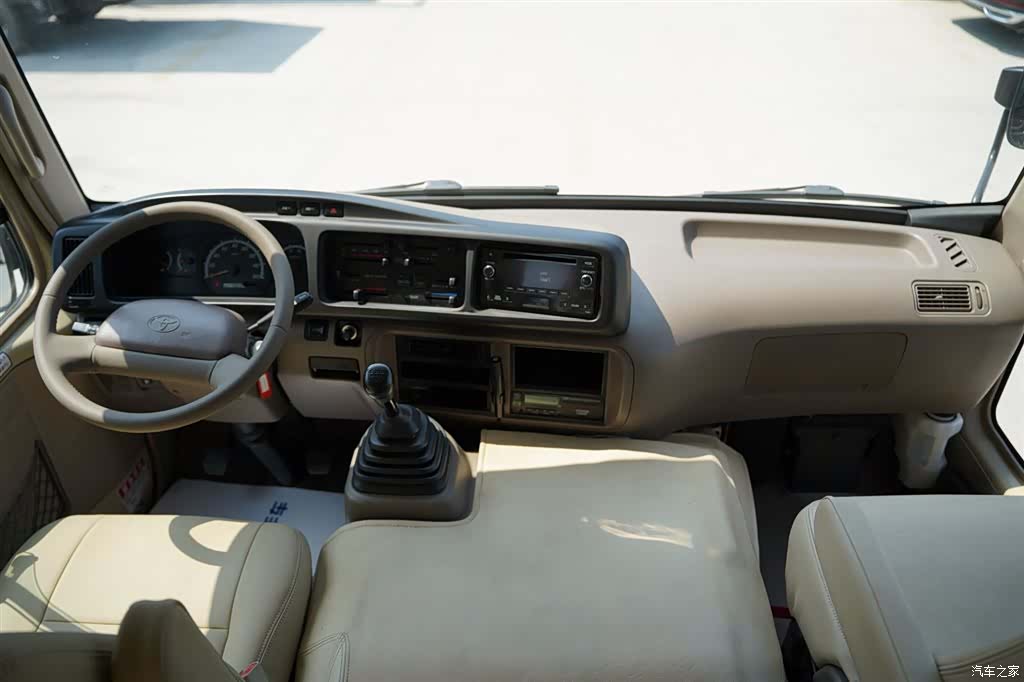 Toyota Coaster, 2016 15
