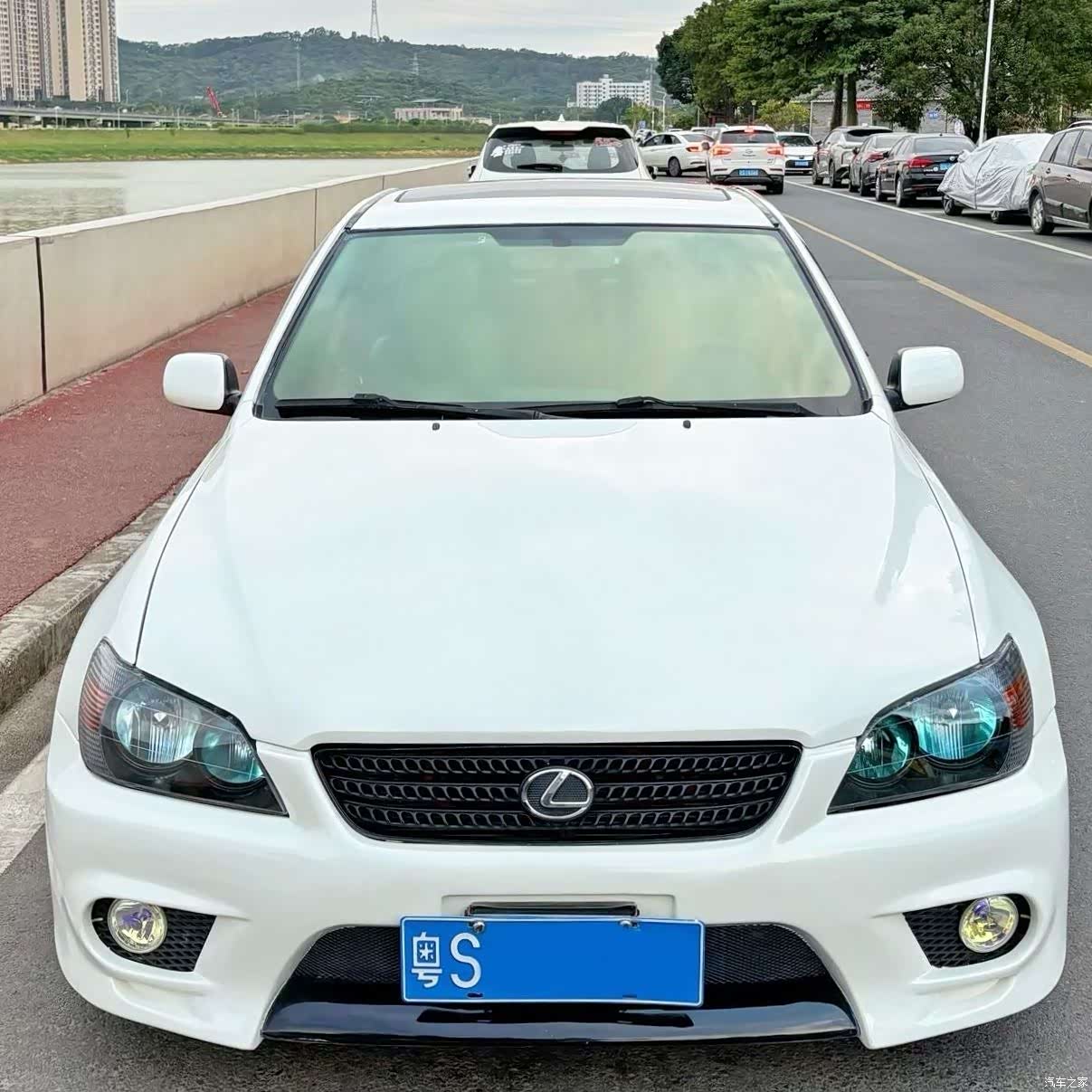 Lexus IS, 2001 2