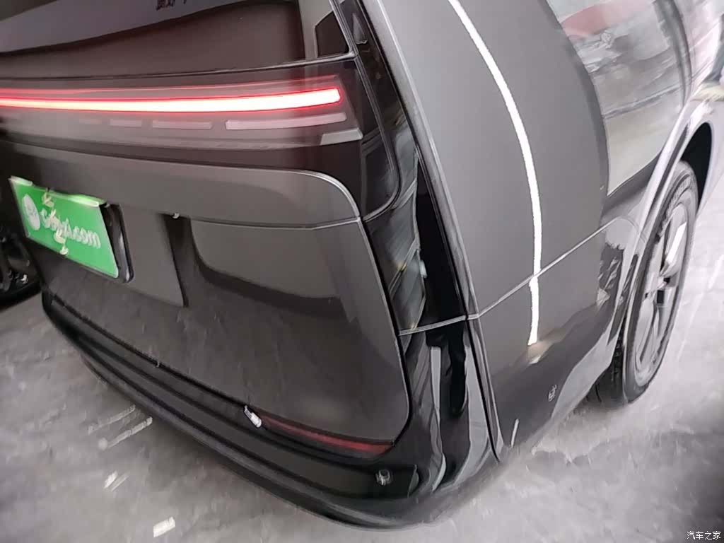 Li Auto MEGA, 2025 8