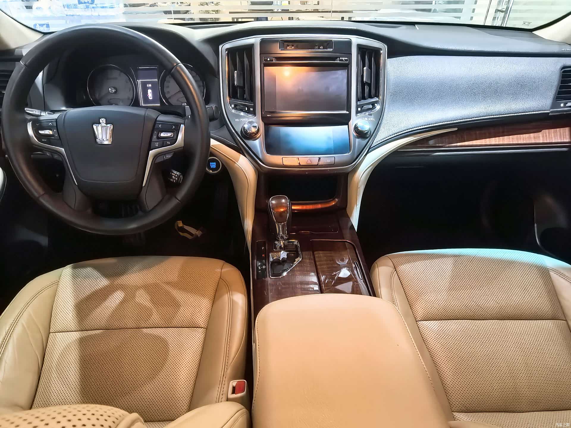 Toyota Crown, 2016 8