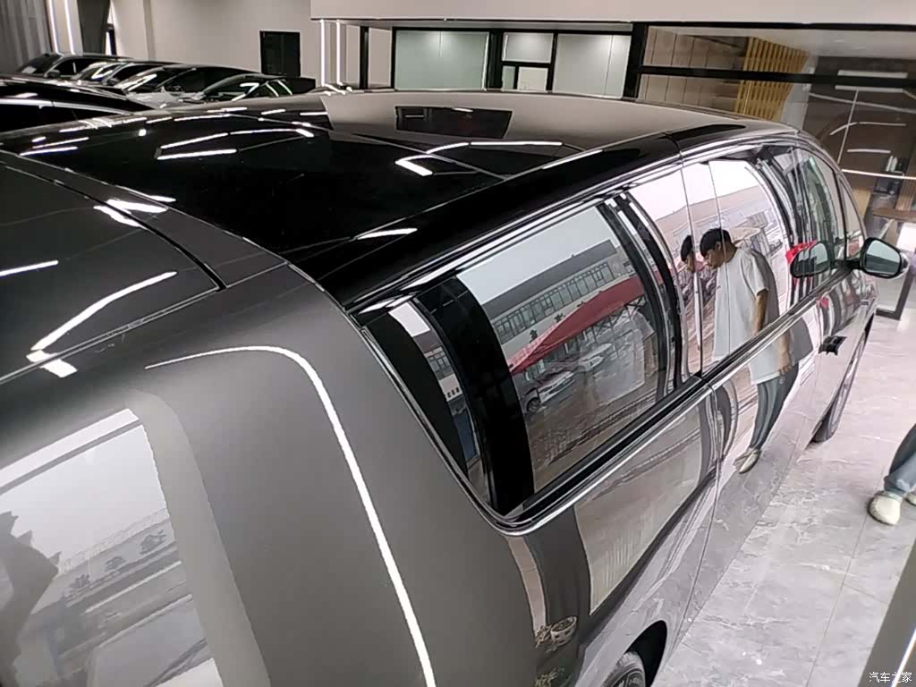 Li Auto MEGA, 2025 7