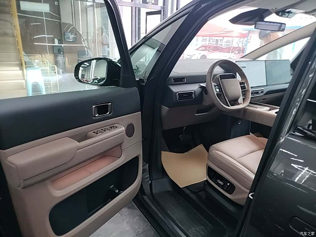 Li Auto MEGA, 2025 16