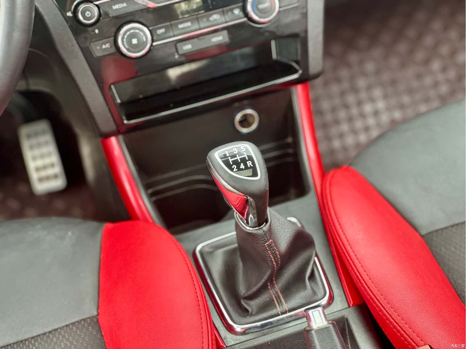 BAIC X25, 2016 34