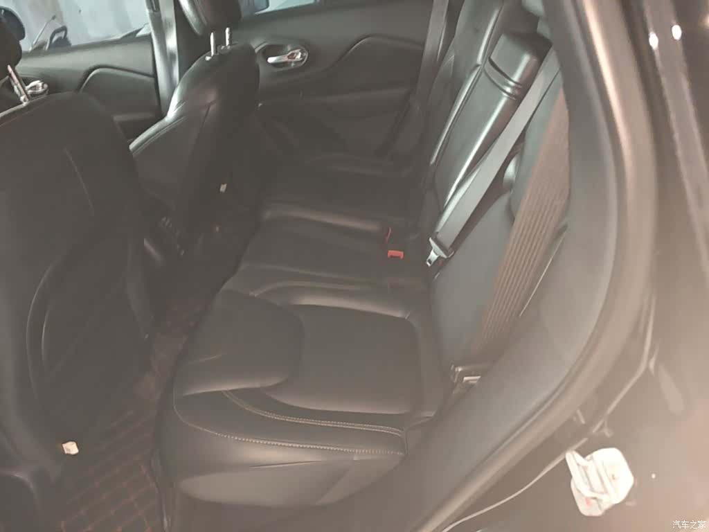 Jeep Cherokee, 2018 17