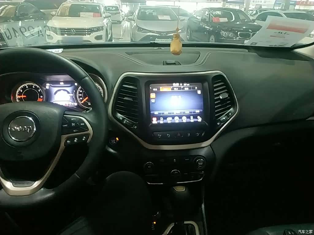 Jeep Cherokee, 2015 10