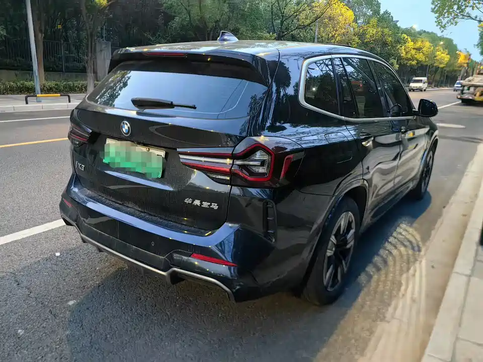 BMW iX3