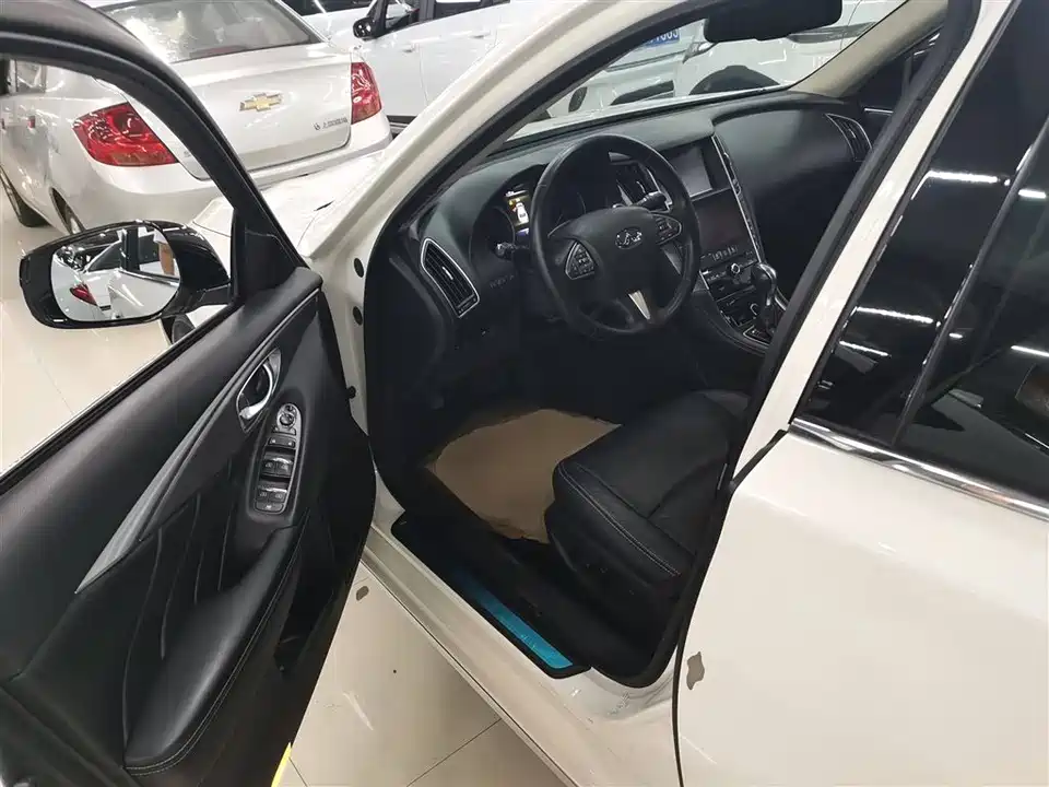 Infiniti Q50L