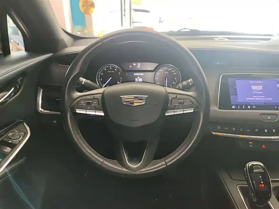 Cadillac XT4