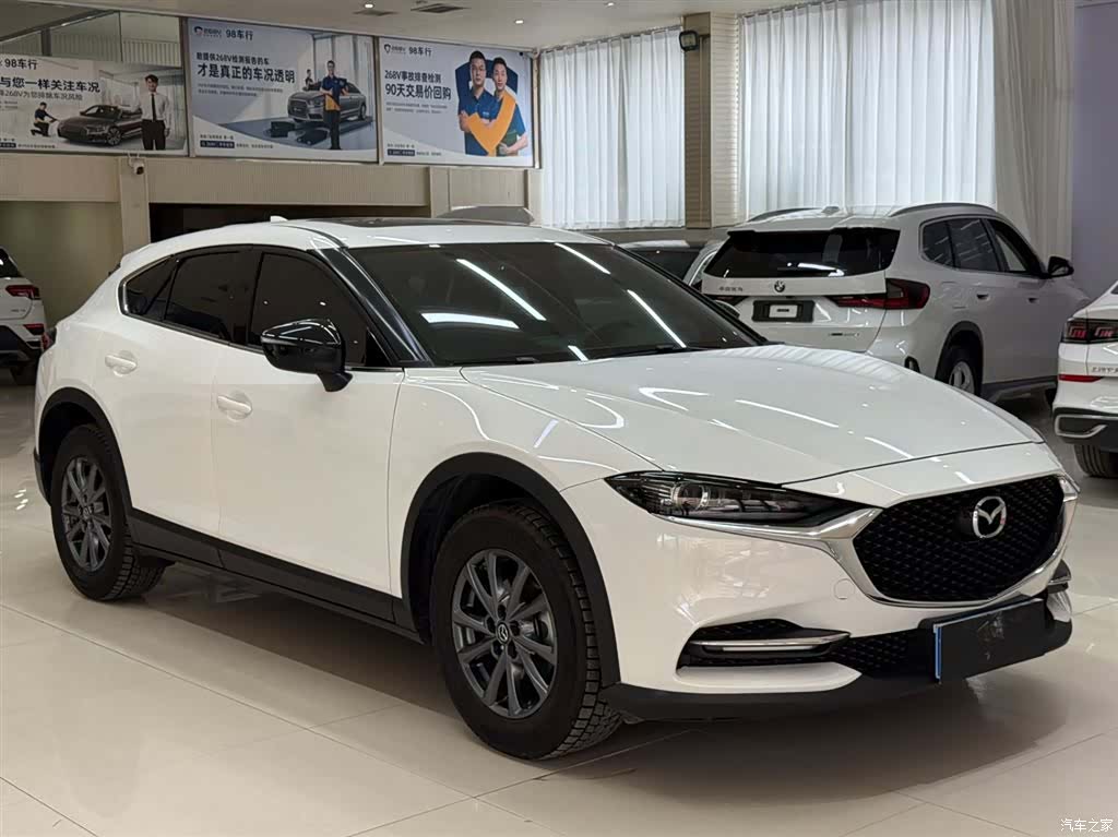 Mazda CX-4, 2023 3