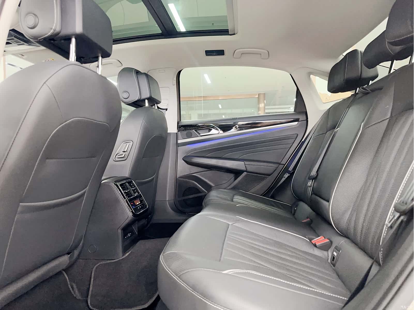 Volkswagen Passat, 2022 10