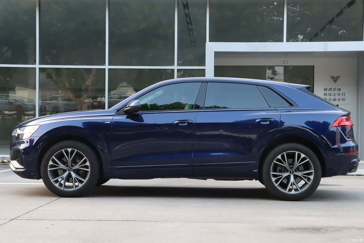 Audi Q8, 2021 4
