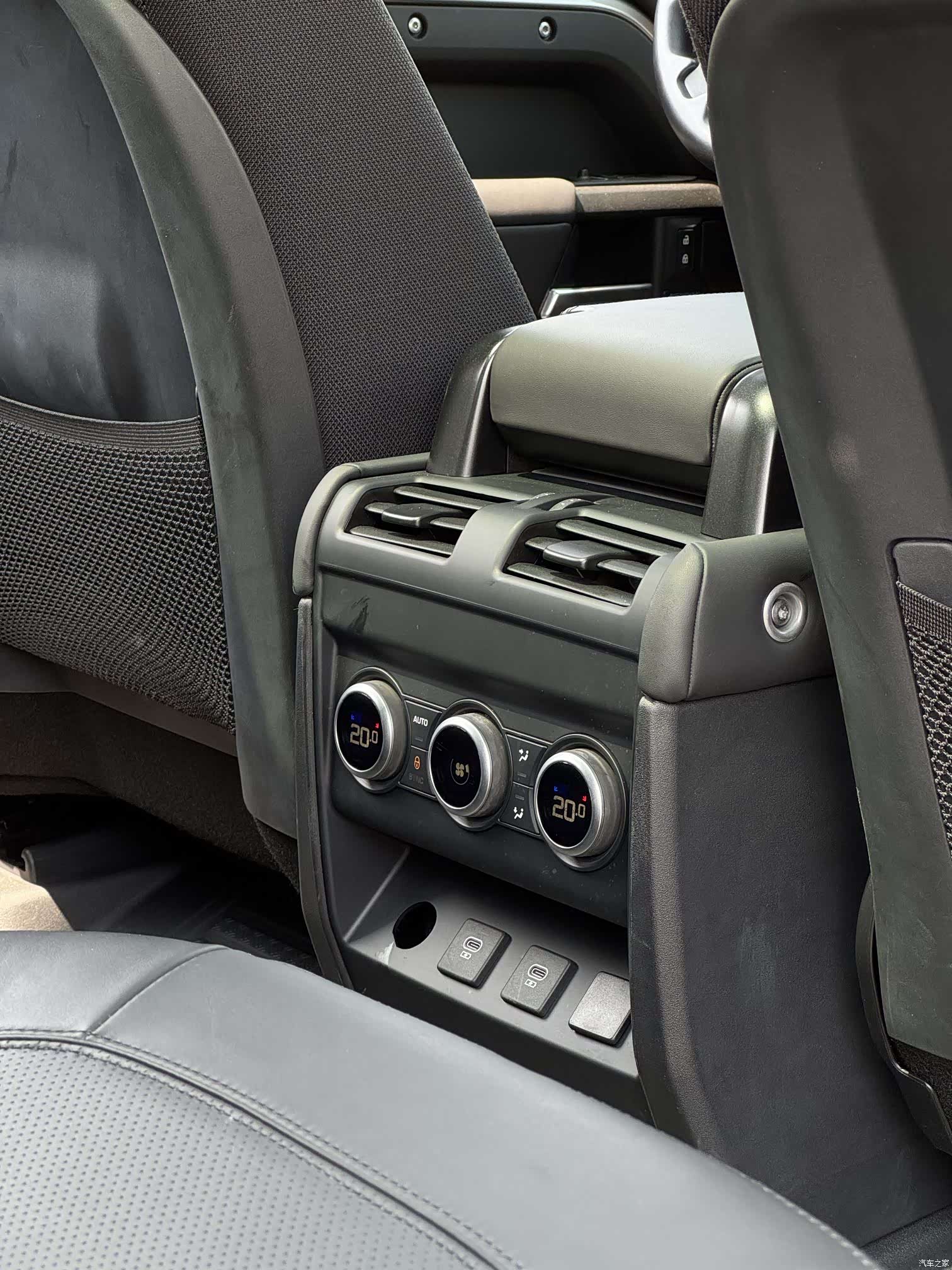 Land Rover Defender, 2024 22