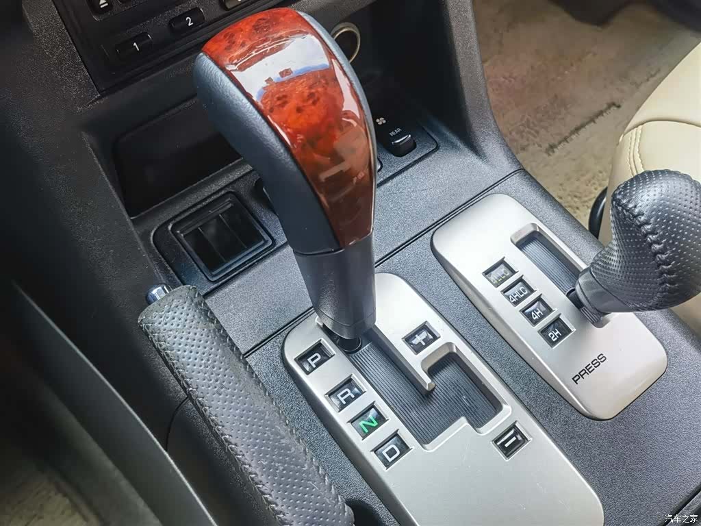 Mitsubishi Pajero, 2004 12