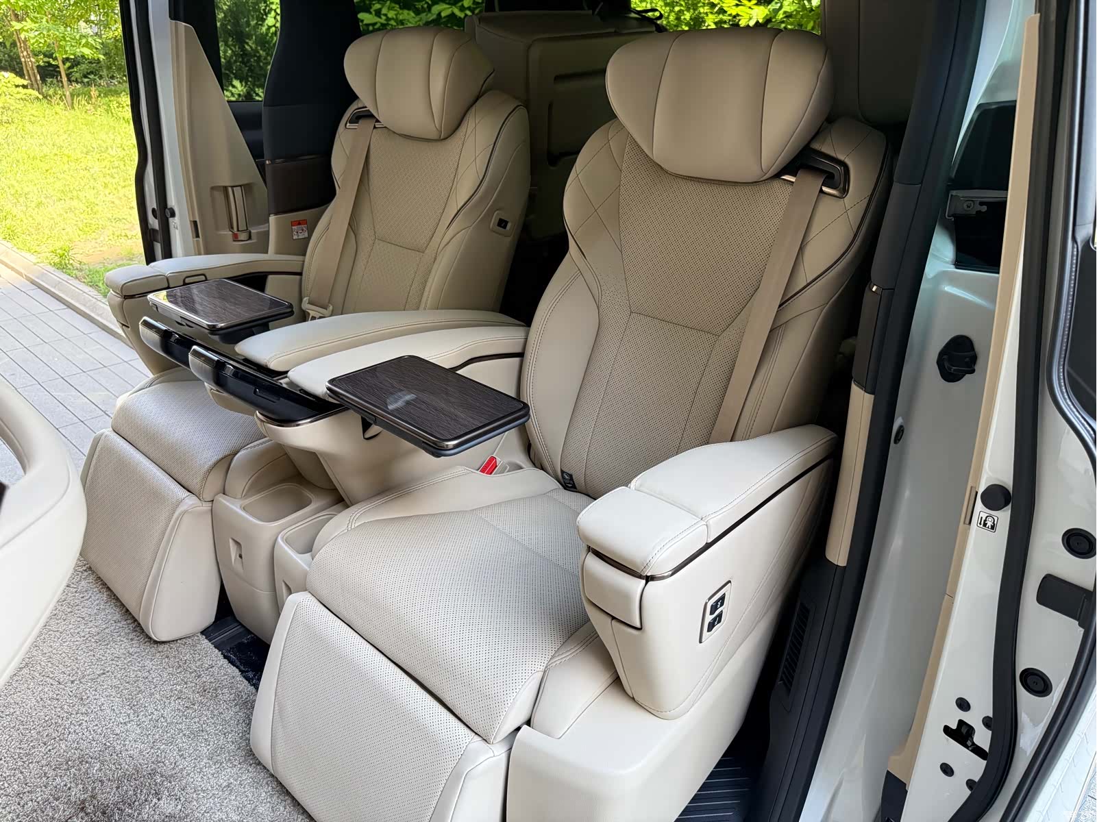 Toyota Alphard, 2024 10
