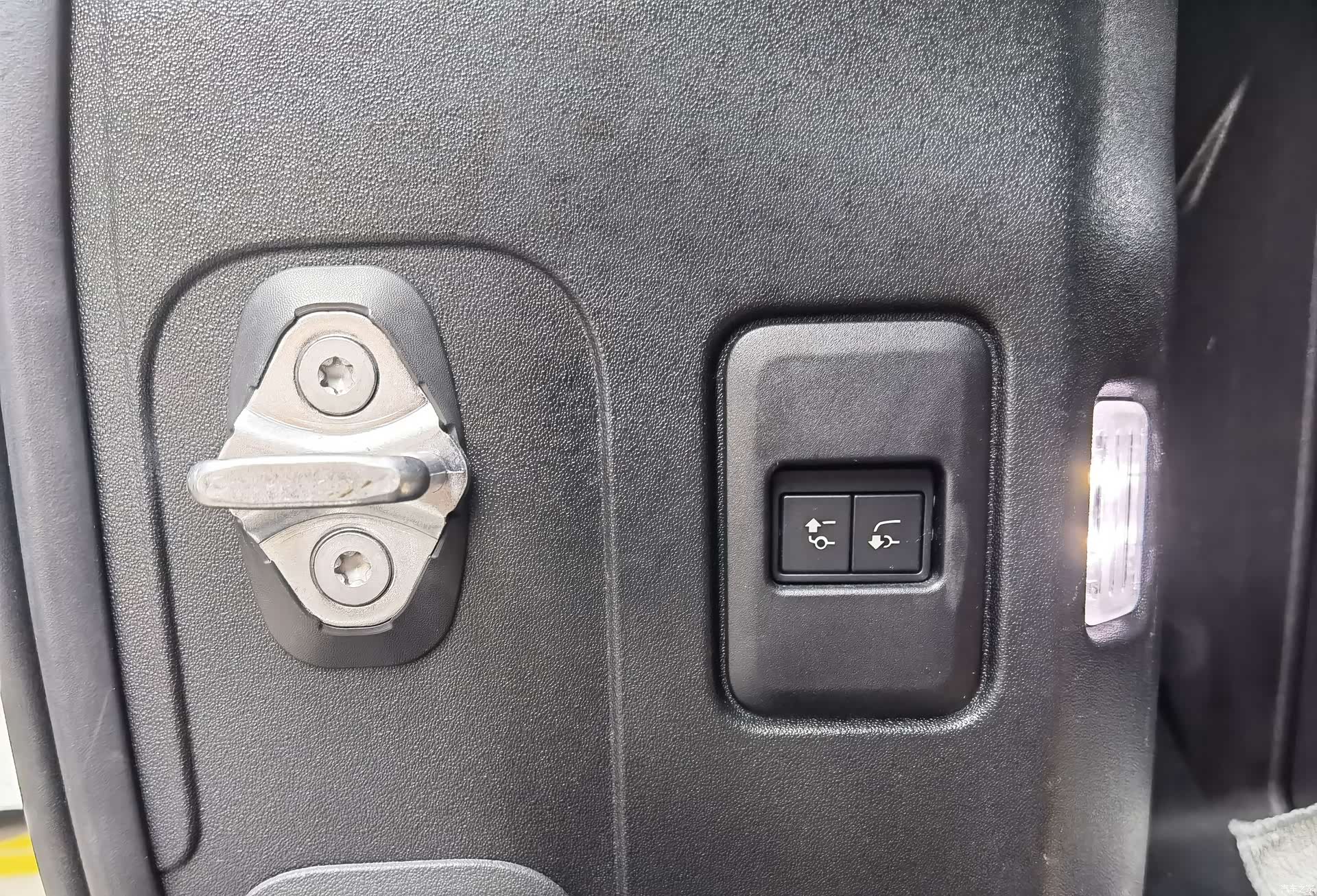 Land Rover Defender, 2022 16