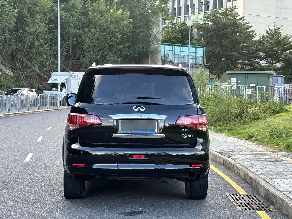Infiniti QX80