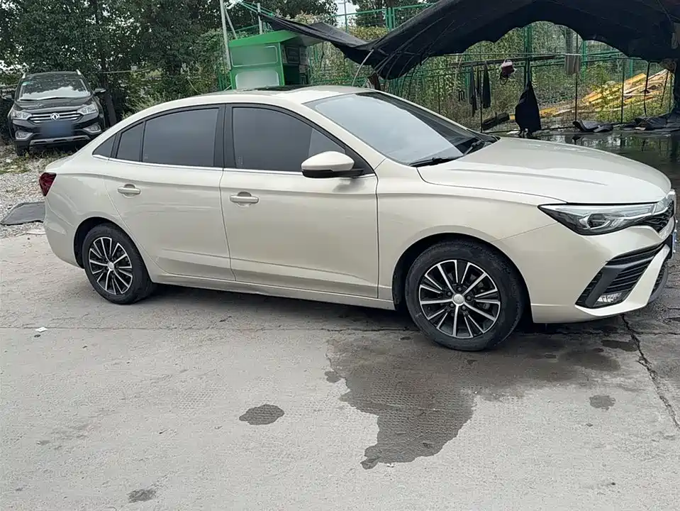 Roewe i5
