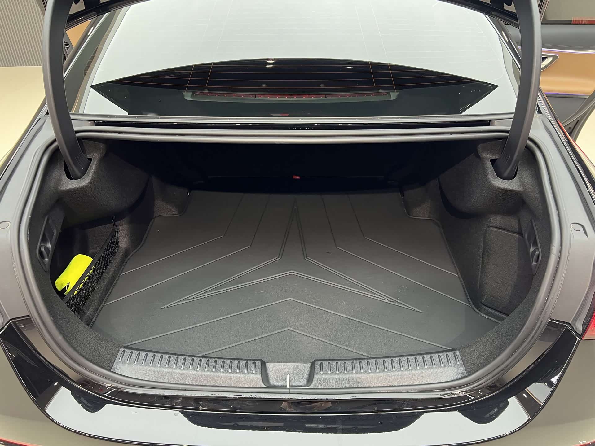 Mercedes-Benz E-Class, 2026 15