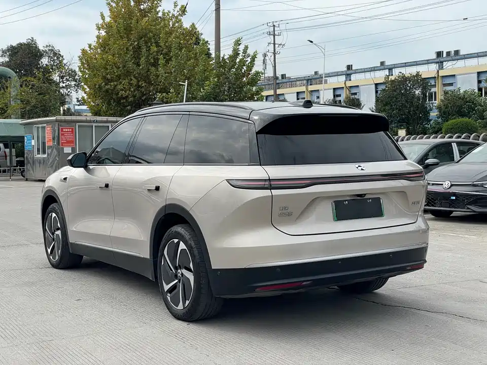 NIO ES8