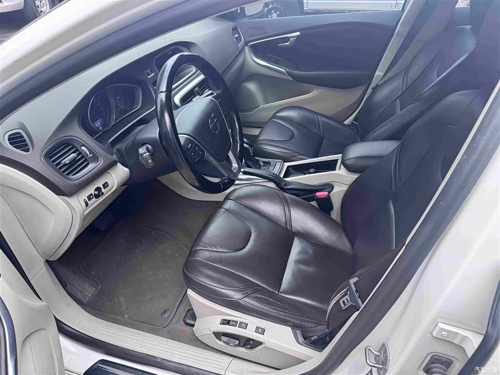 Volvo V40, 2014 13