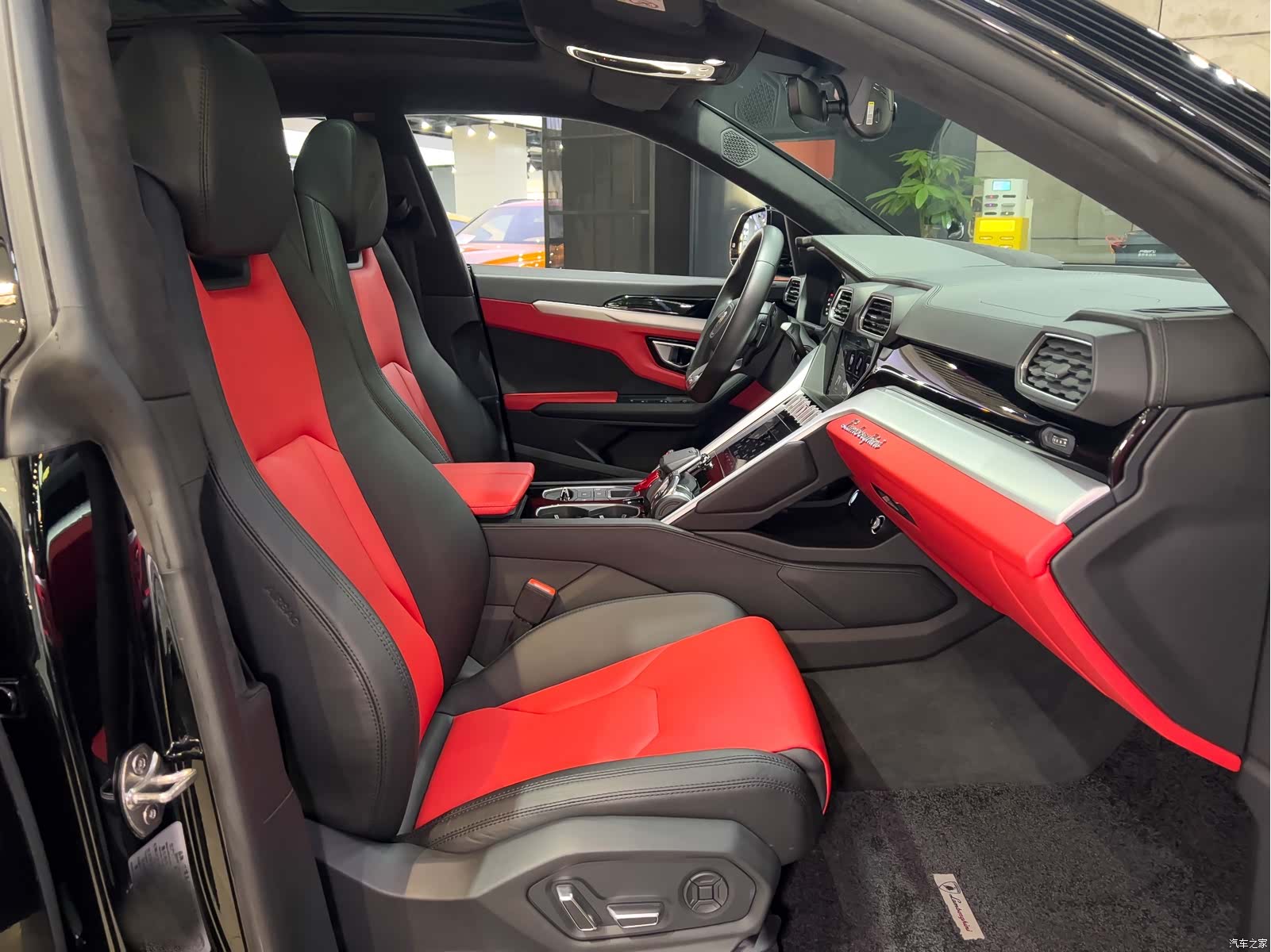 Lamborghini Urus, 2019 26
