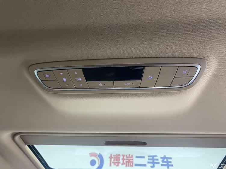 Buick GL8, 2017 28