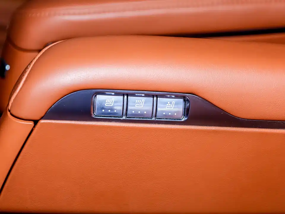 AITO Ask the world M9