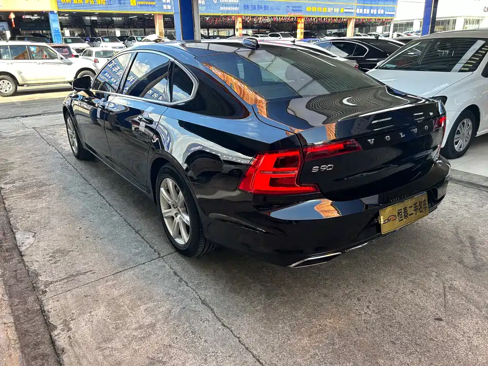 Volvo S90