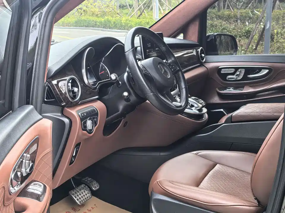 Mercedes-Benz V-class