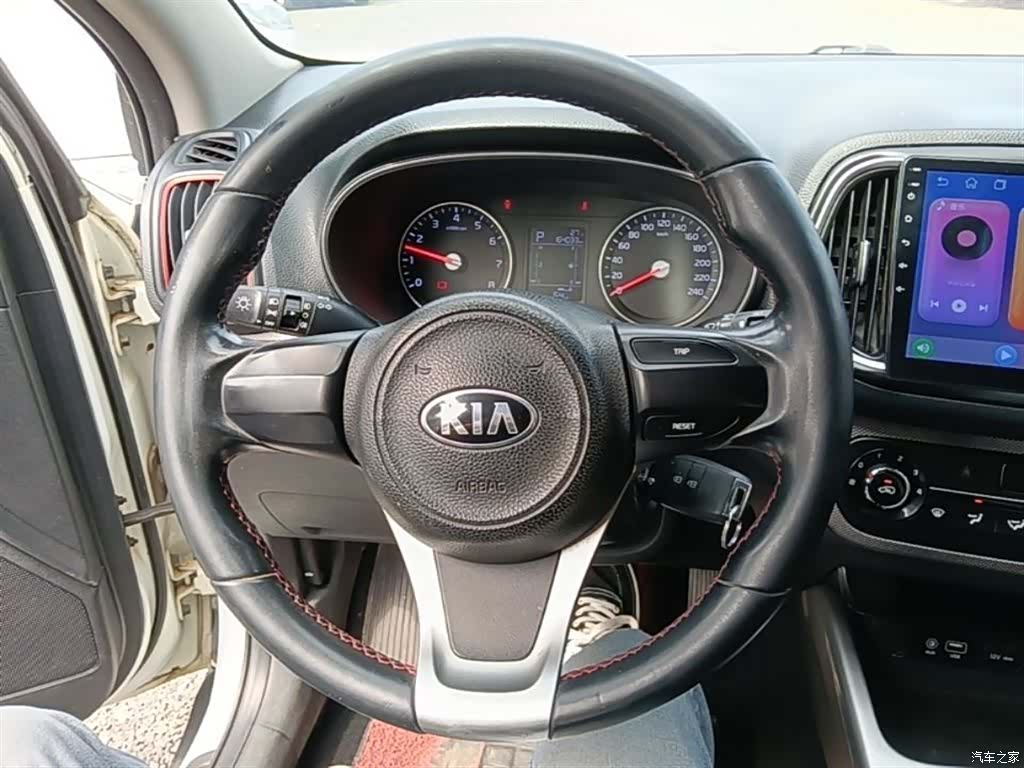 Kia KX3, 2016 11
