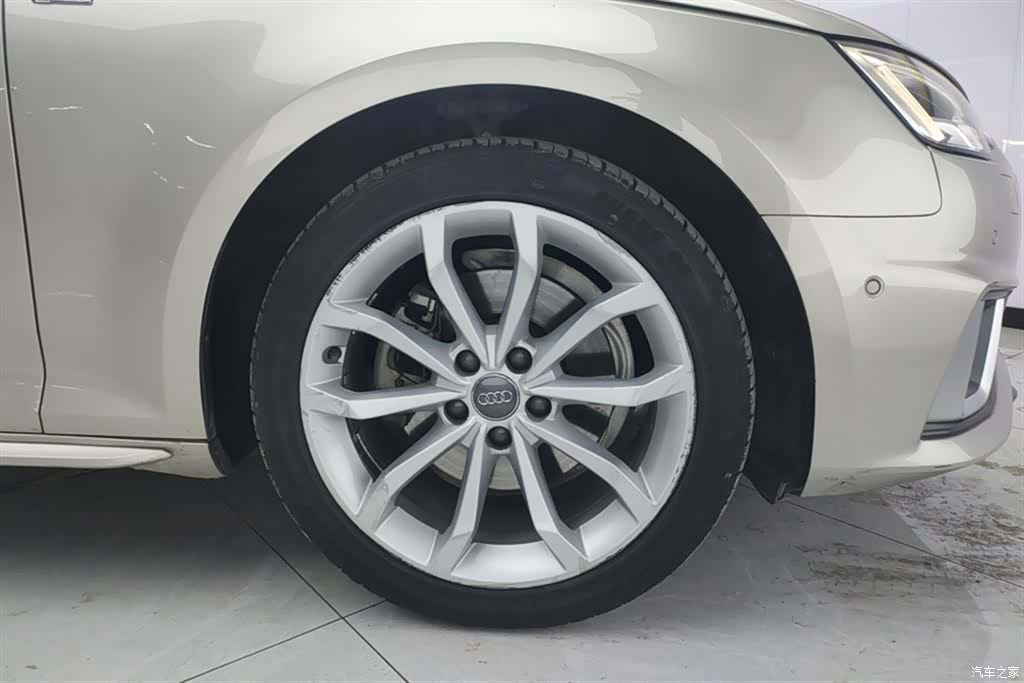 Audi A4L, 2019 6