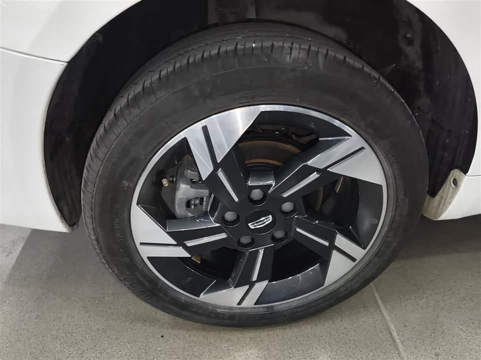 Geely Emgrand L HiP Geely Emgrand L HiP