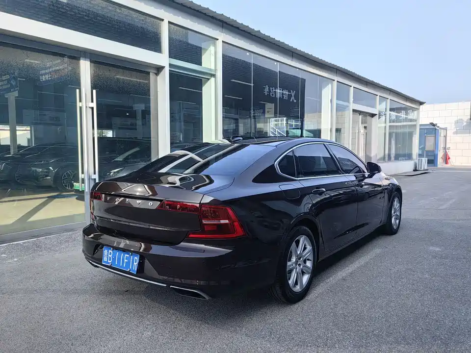 Volvo S90