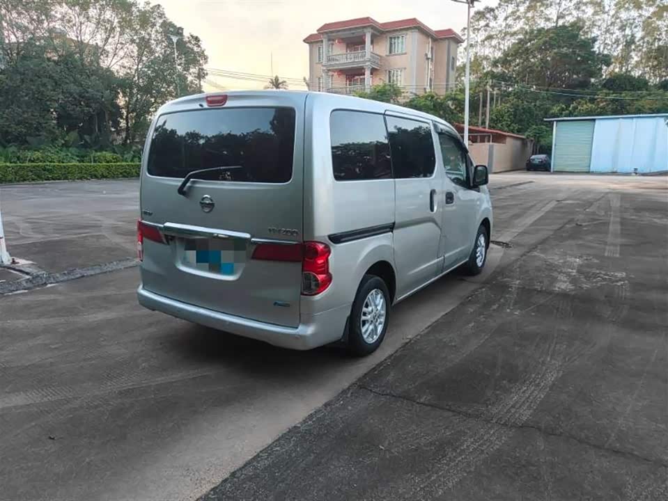 Nissan NV200