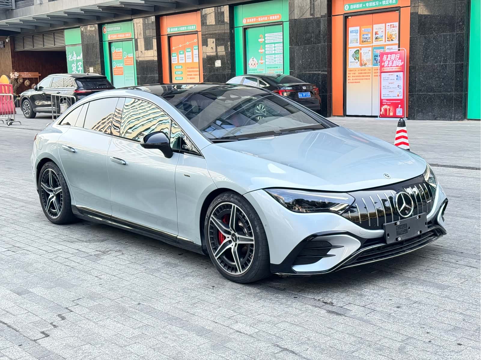 Mercedes-Benz EQE, 2023 3