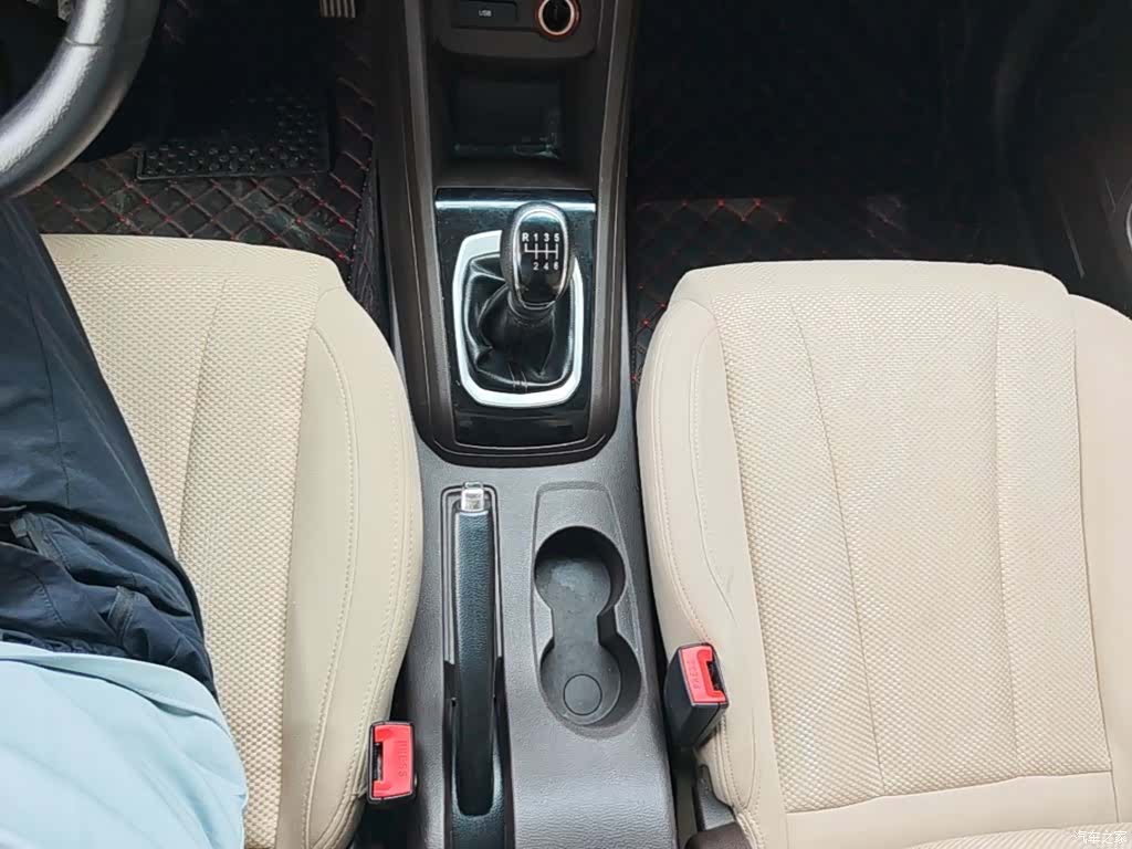 Wuling 310W, 2018 14
