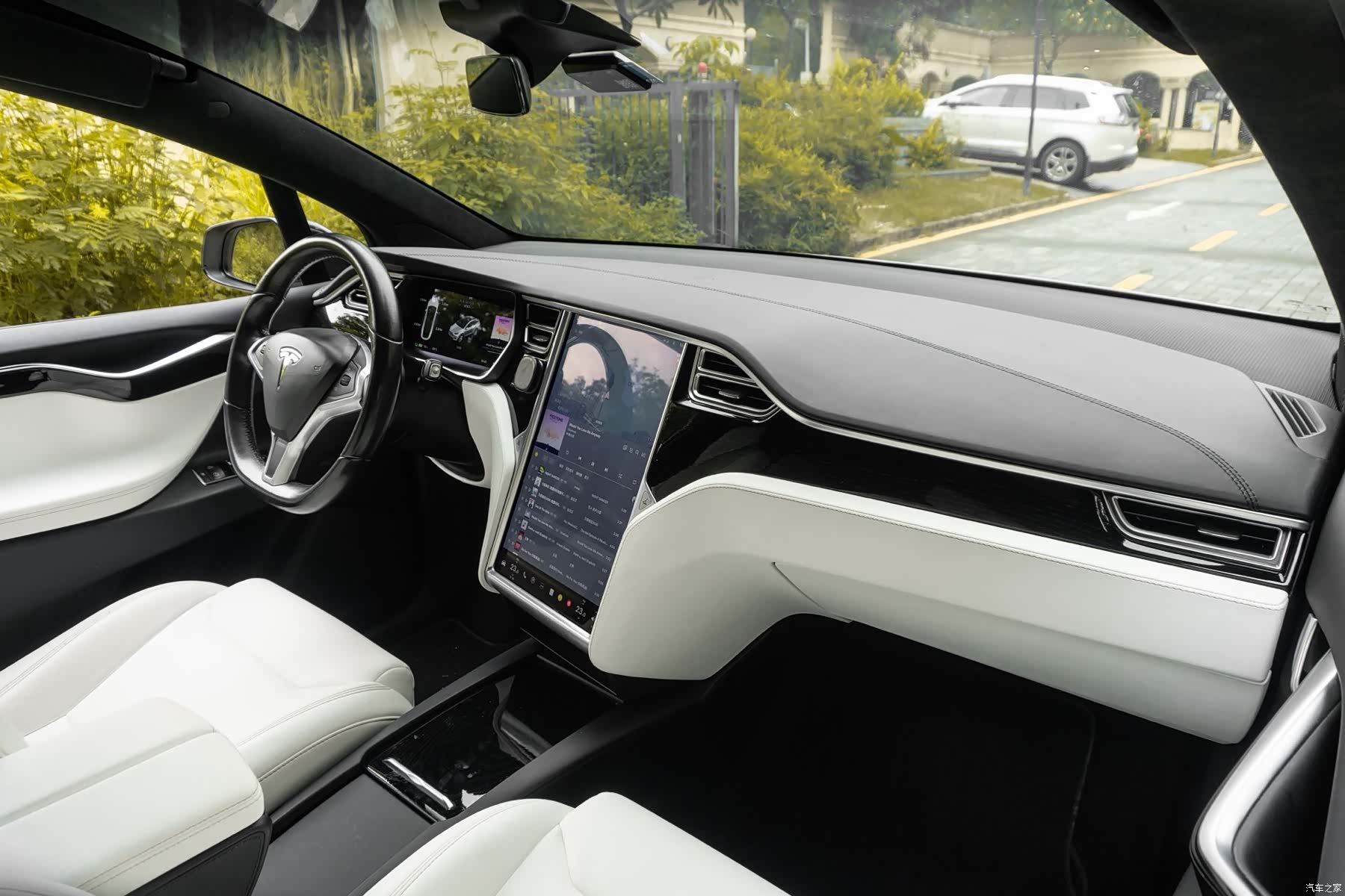 Tesla Model X, 2017 15