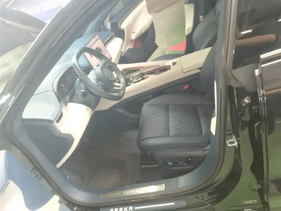 Zeekr 001