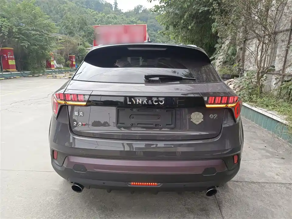 Lynk & Co 02