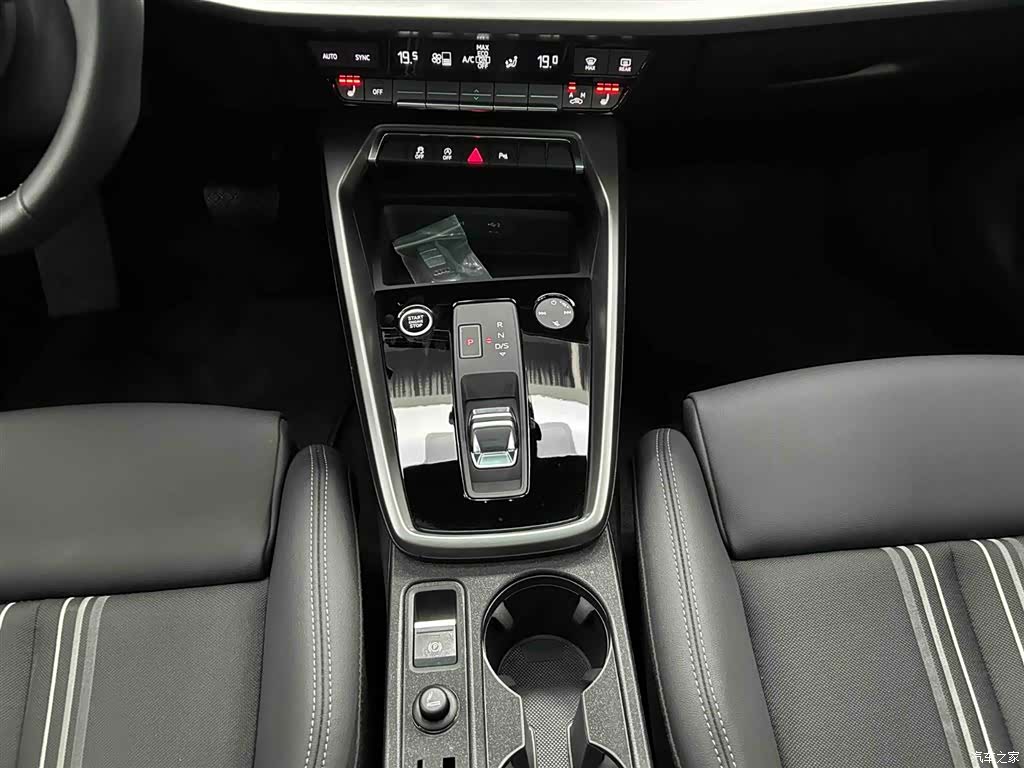 Audi A3, 2023 все фото