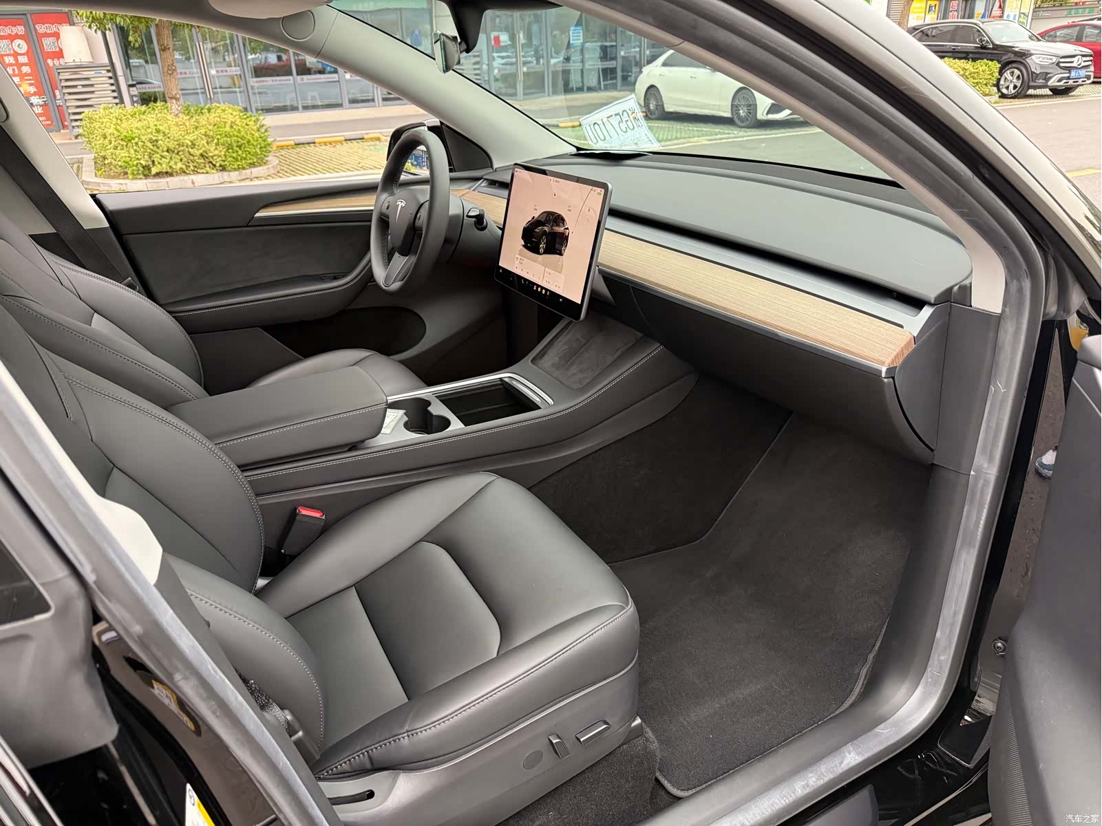 Tesla Model Y, 2023 12