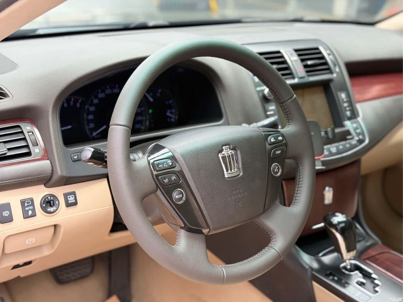 Toyota Crown, 2011 9