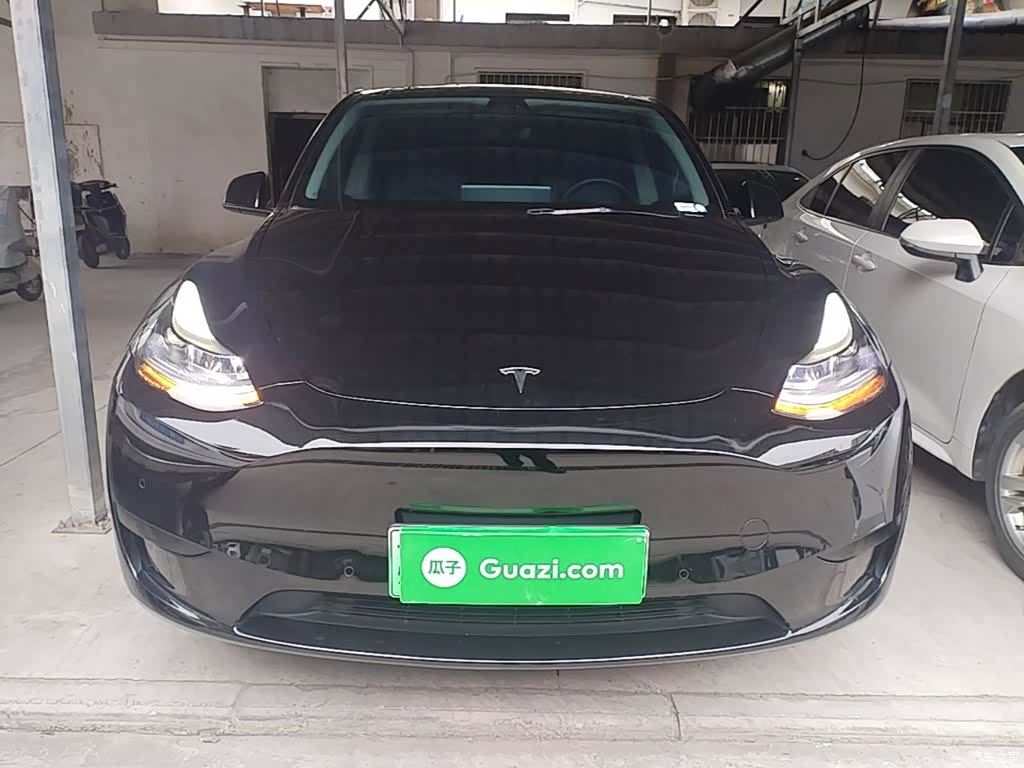 Tesla Model Y, 2022 3