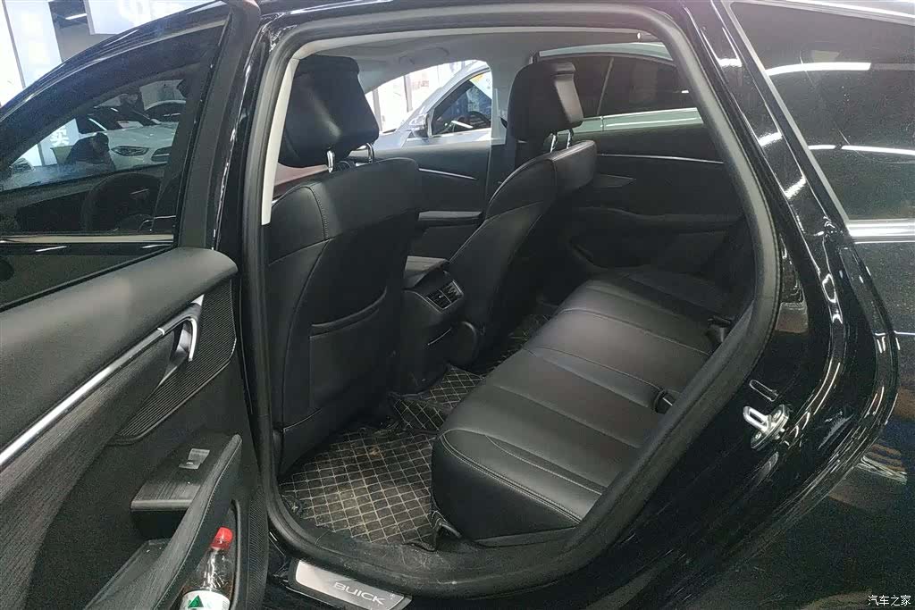 Buick LaCrosse, 2025 11