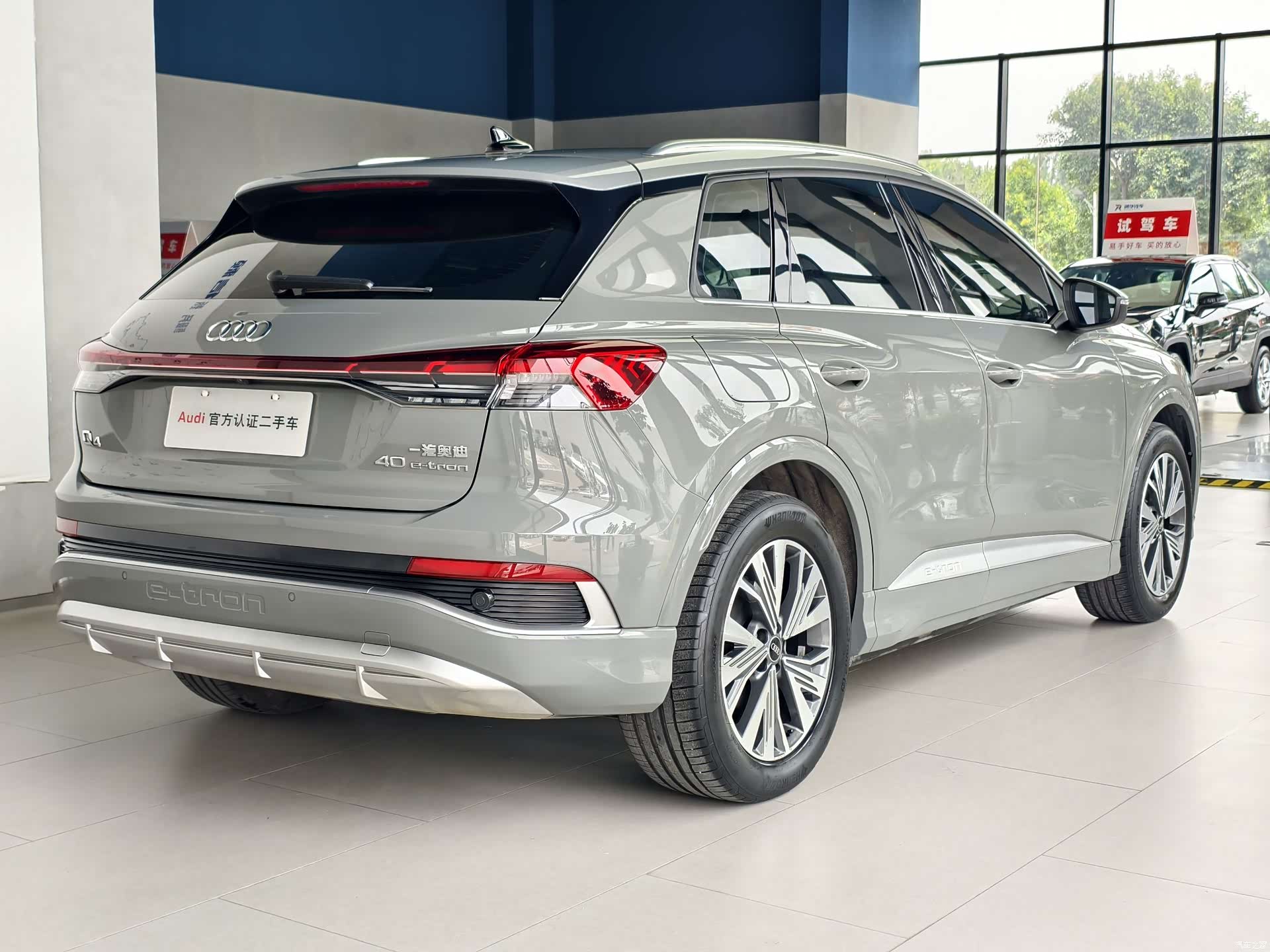 Audi Q4 e-tron, 2022 все фото