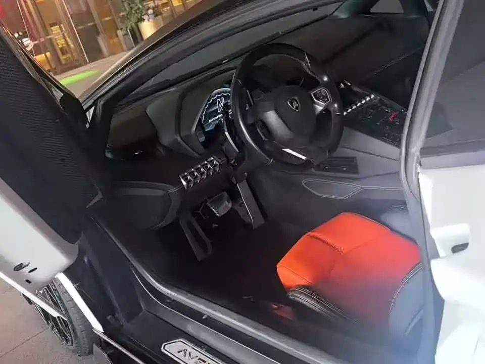 Lamborghini Aventador