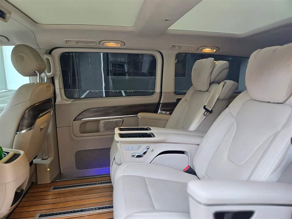 Mercedes-Benz V-class