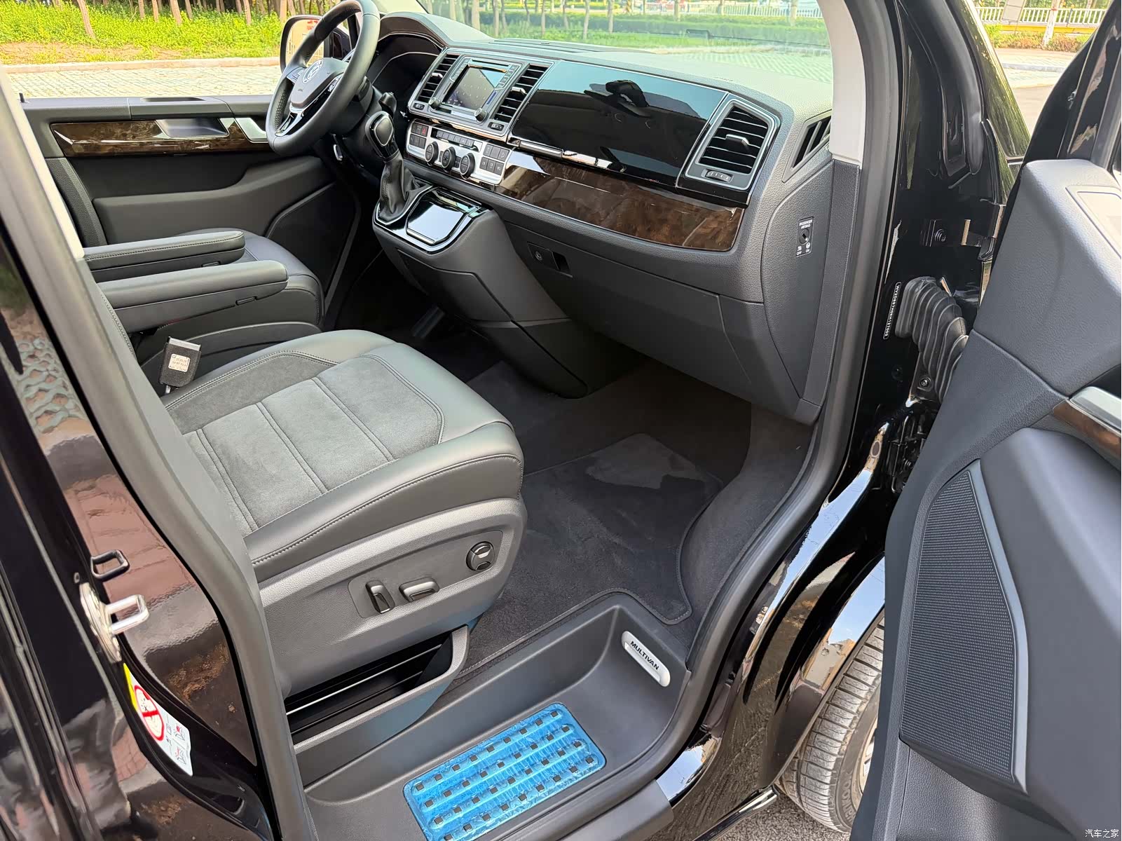 Volkswagen 7, 2020 10