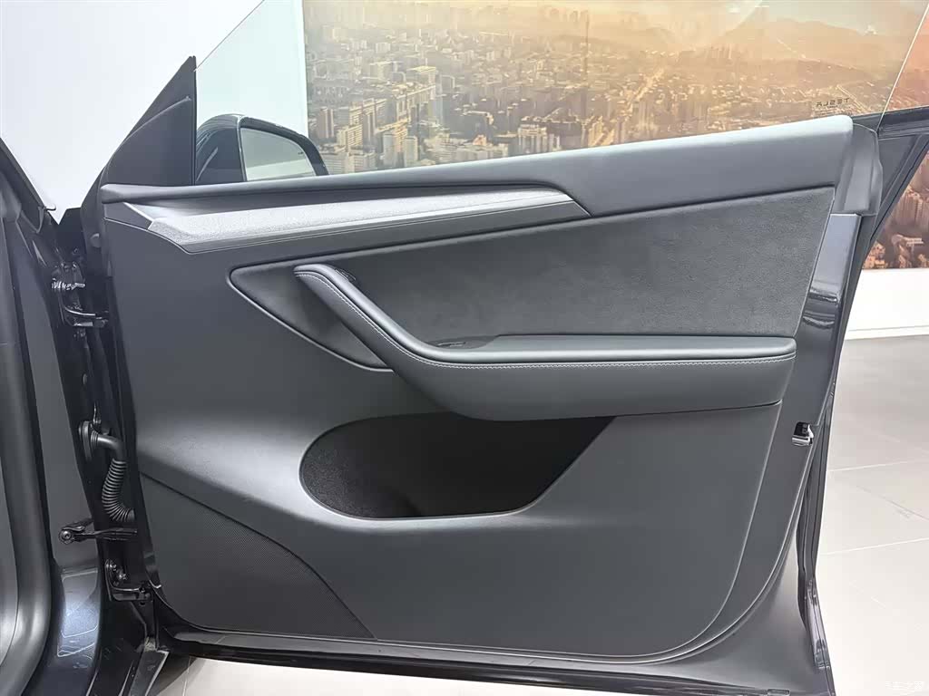 Tesla Model Y, 2024 14